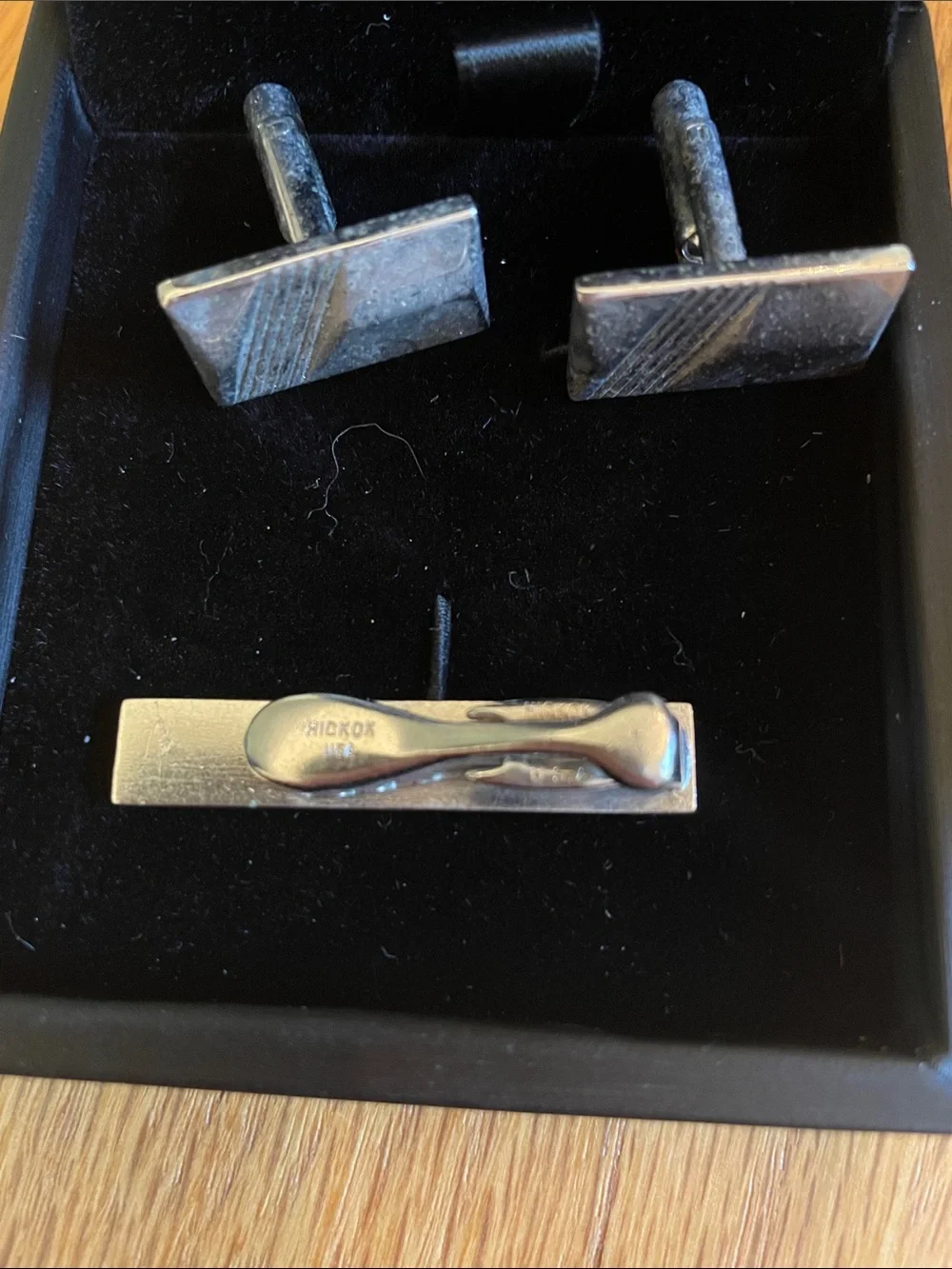 Hickok Silver-tone Men's Cufflinks and Tie Bar Set - Classic Striped Accent